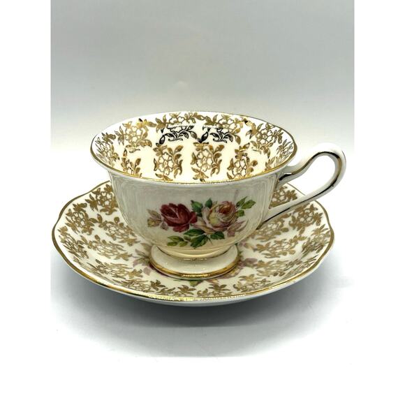 Royal Albert Roses And Gold Lace Teacup And Saucer Pink Cabbage Roses #2791 - Picture 1 of 10